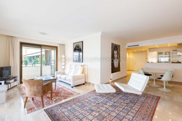 Regates Royales of Cannes 2024 apartment rental D -148 - Hall – living-room - GRAY 4F1